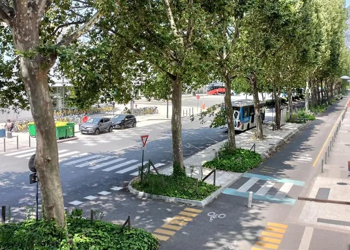 Cosy Renove -hyper Centre Grenoble, 1 Min Gare-tram * Гренобль