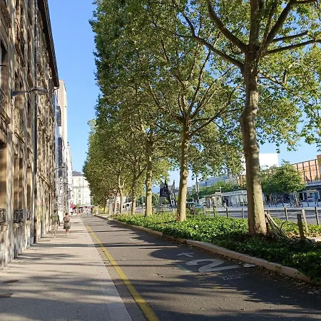 Cosy Renove -hyper Centre Grenoble, 1 Min Gare-tram Apartman
