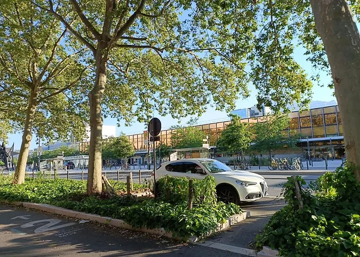 Cosy Renove -hyper Centre Grenoble, 1 Min Gare-tram Гренобль