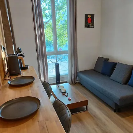 Studio cosy rénové -Hyper centre Grenoble, 1 min Gare-Tram Apartamento *