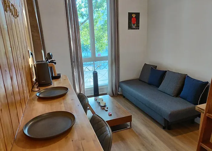 Cosy Renove -hyper Centre Grenoble, 1 Min Gare-tram דירה *