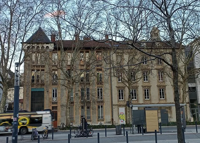 Cosy Renove -hyper Centre Grenoble, 1 Min Gare-tram דירה